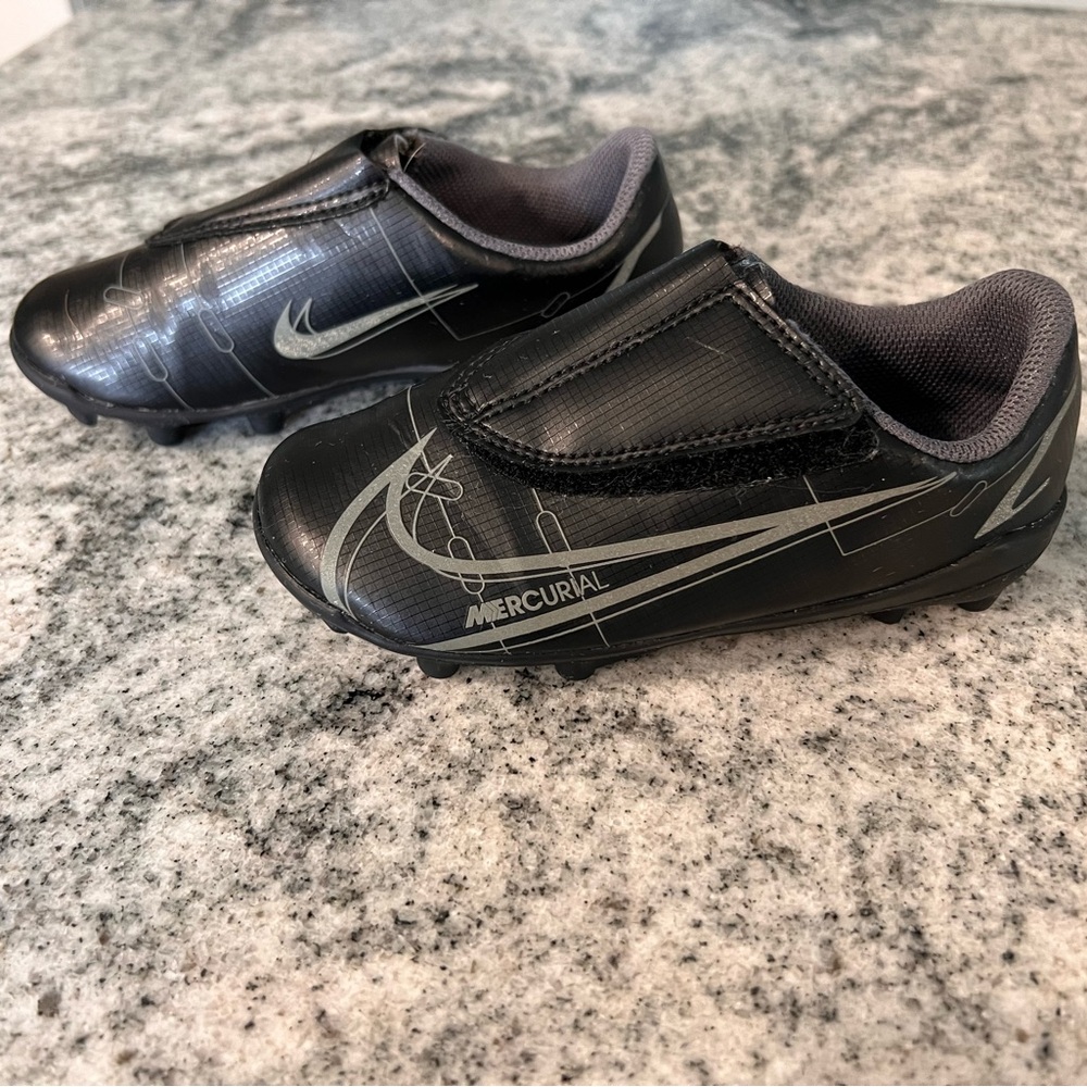 Nike Jr. Mercurial Vapor 15 Club Little Kids' Multi-Ground Soccer Cleats